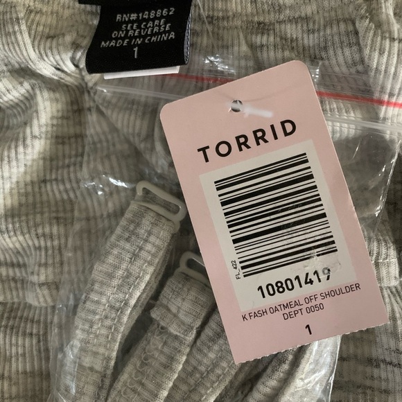 NWT TORRID Off Shoulder Blouse/Top With Ruffle Detail Oatmeal/Grey Size 1X - Picture 8 of 10